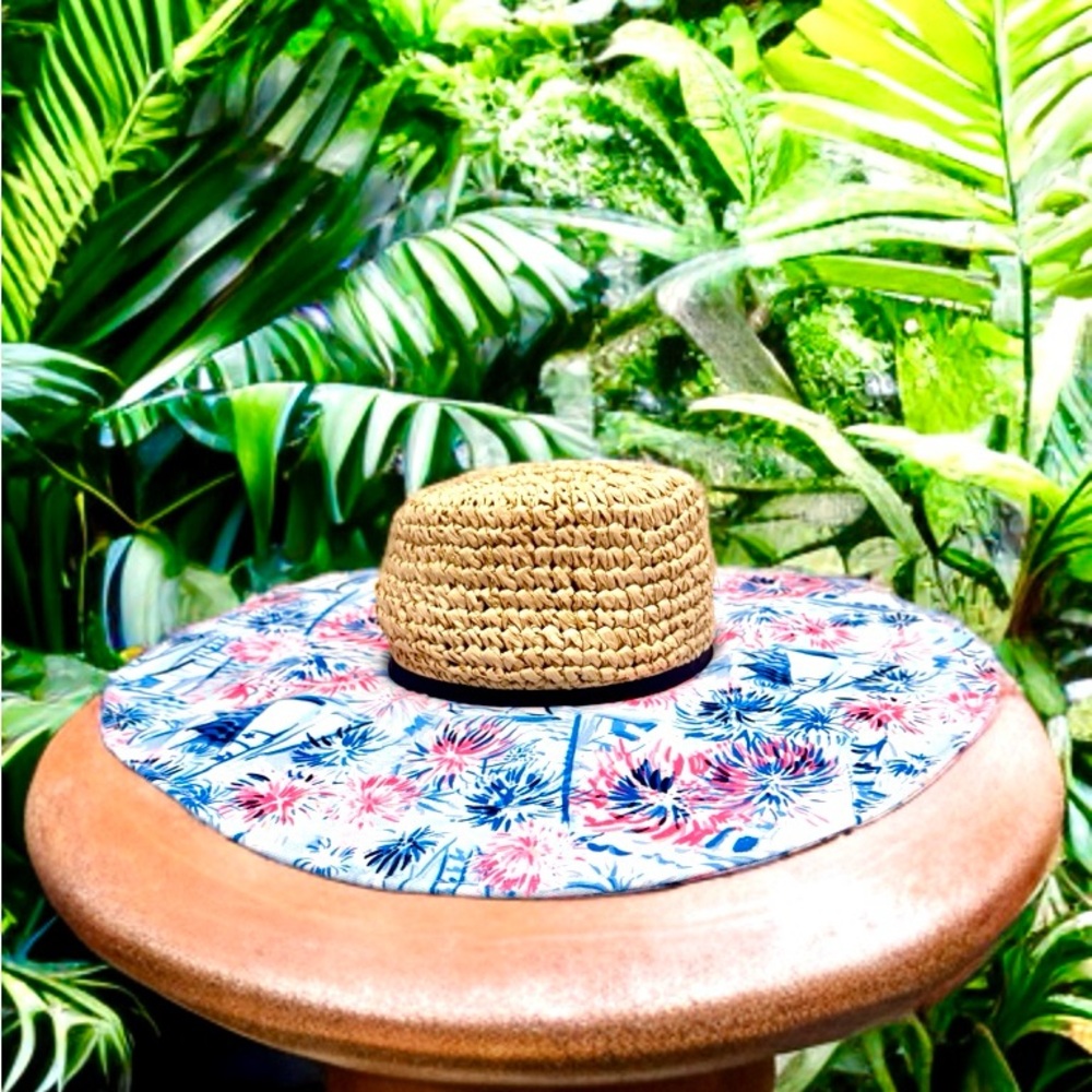 Lilly Pulitzer Beach Hat in Sea to Shining Sea
One Size